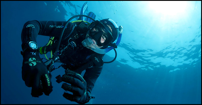 diver with a dive computer