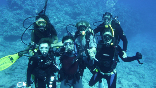scuba diving team